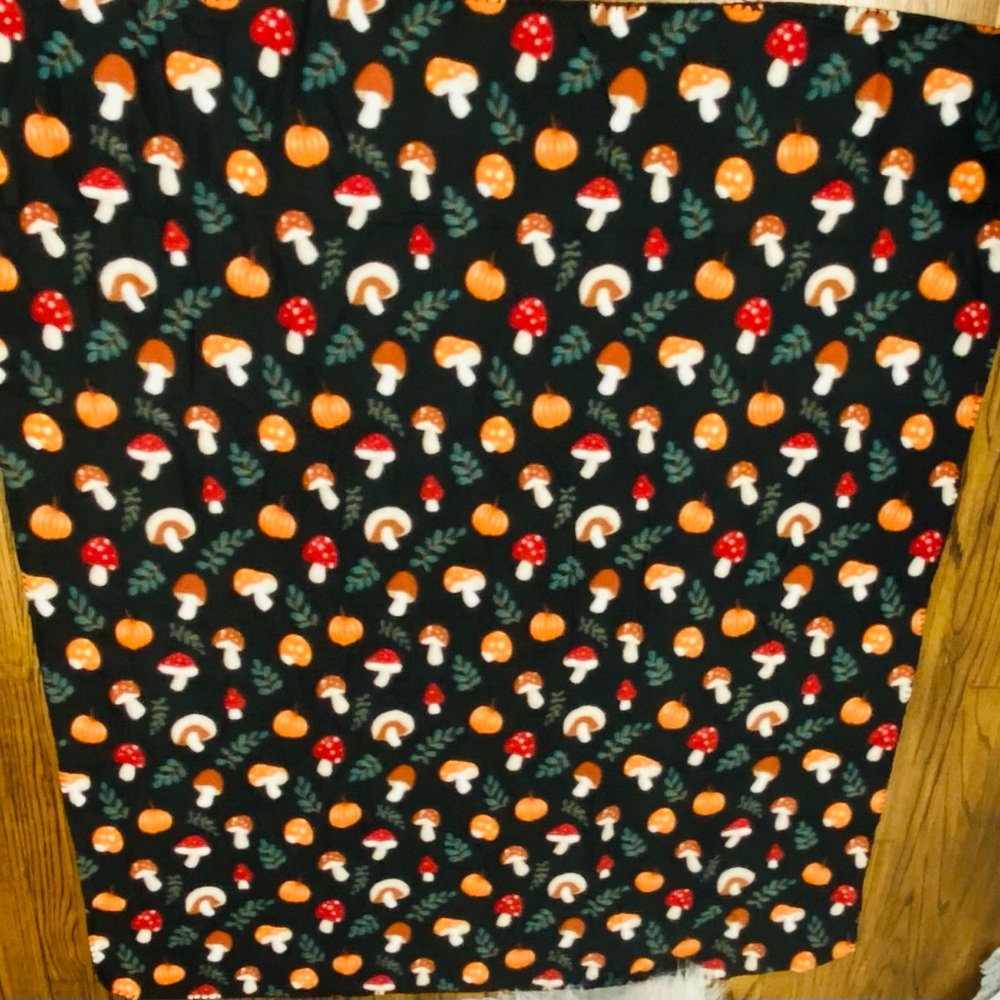 Cottage Core Supersoft Mushroom Pumpkin Fall Print Black Fleece Blanket Throw - Picture 2 of 2